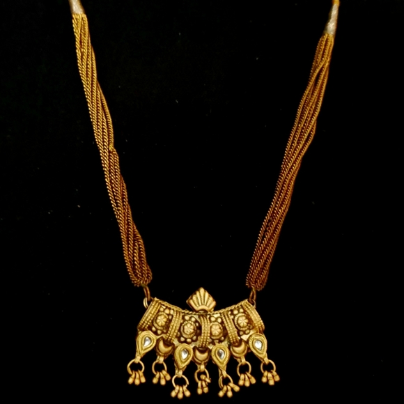 Unique gold multi length necklace - Picture 2 of 4